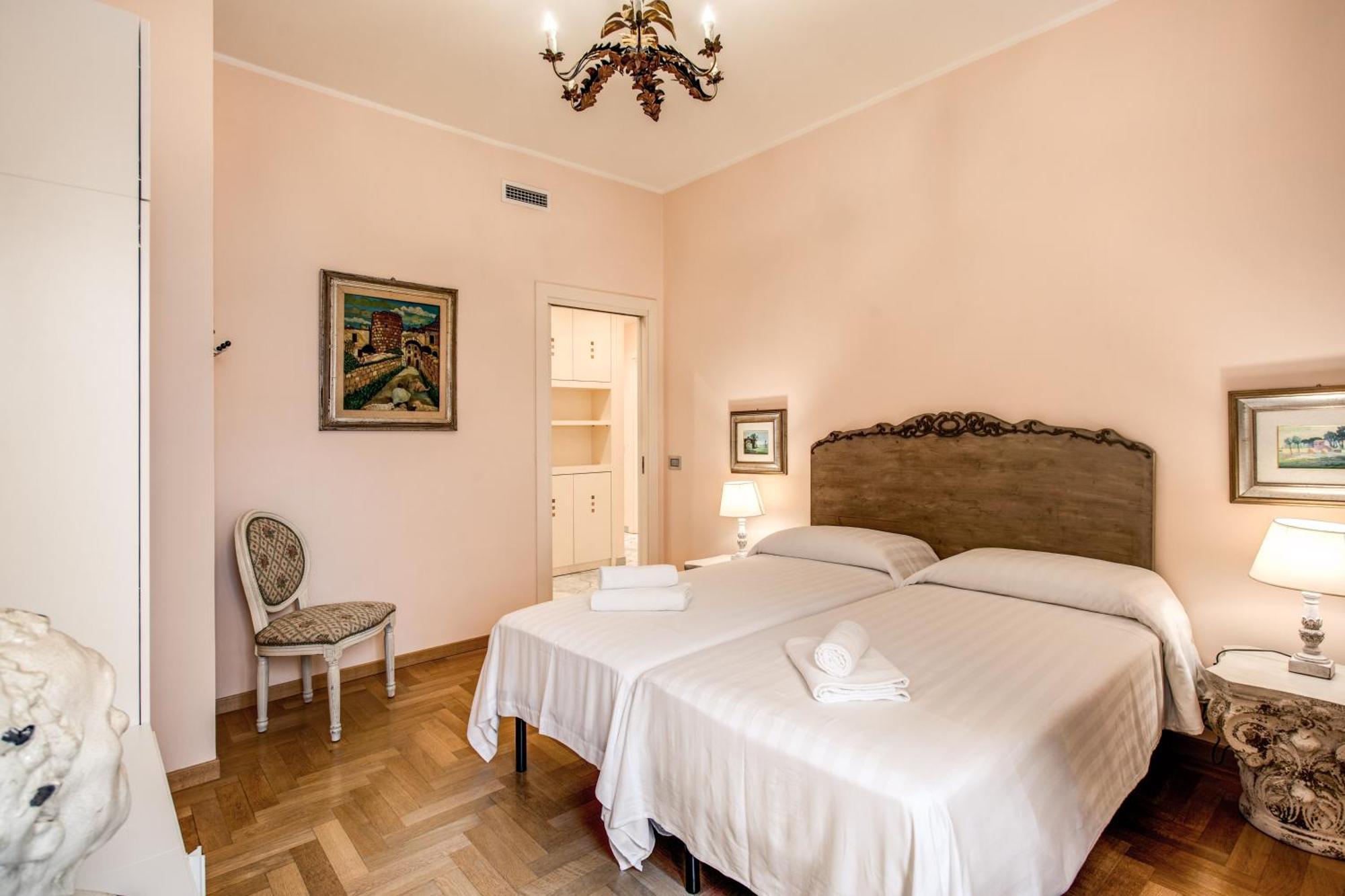 Apartment La Dolce Of Via Veneto - Prestigious With Wonderful Terrace In The Historic Center *