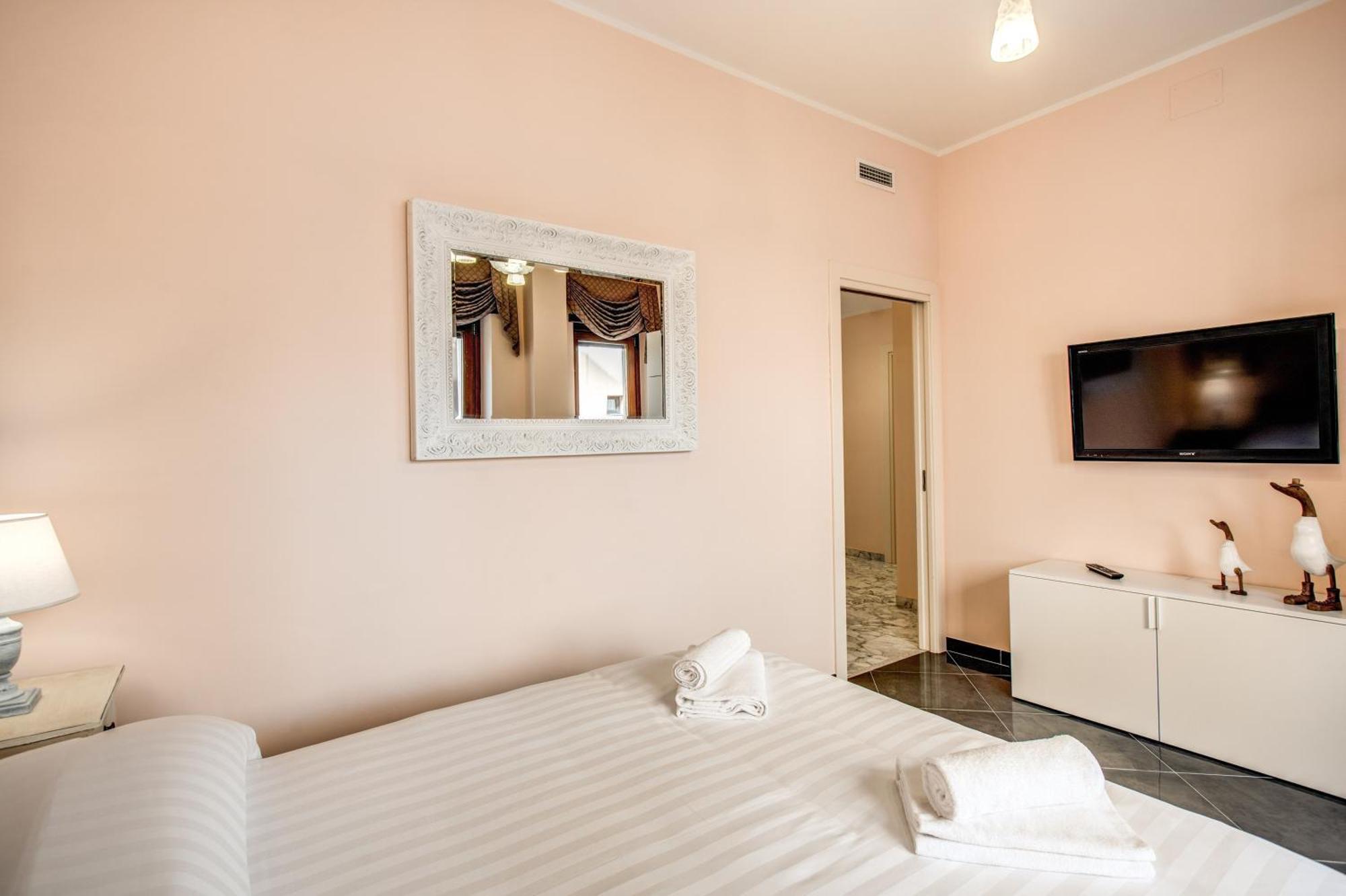 La Dolce Of Via Veneto - Prestigious With Wonderful Terrace In The Historic Center *