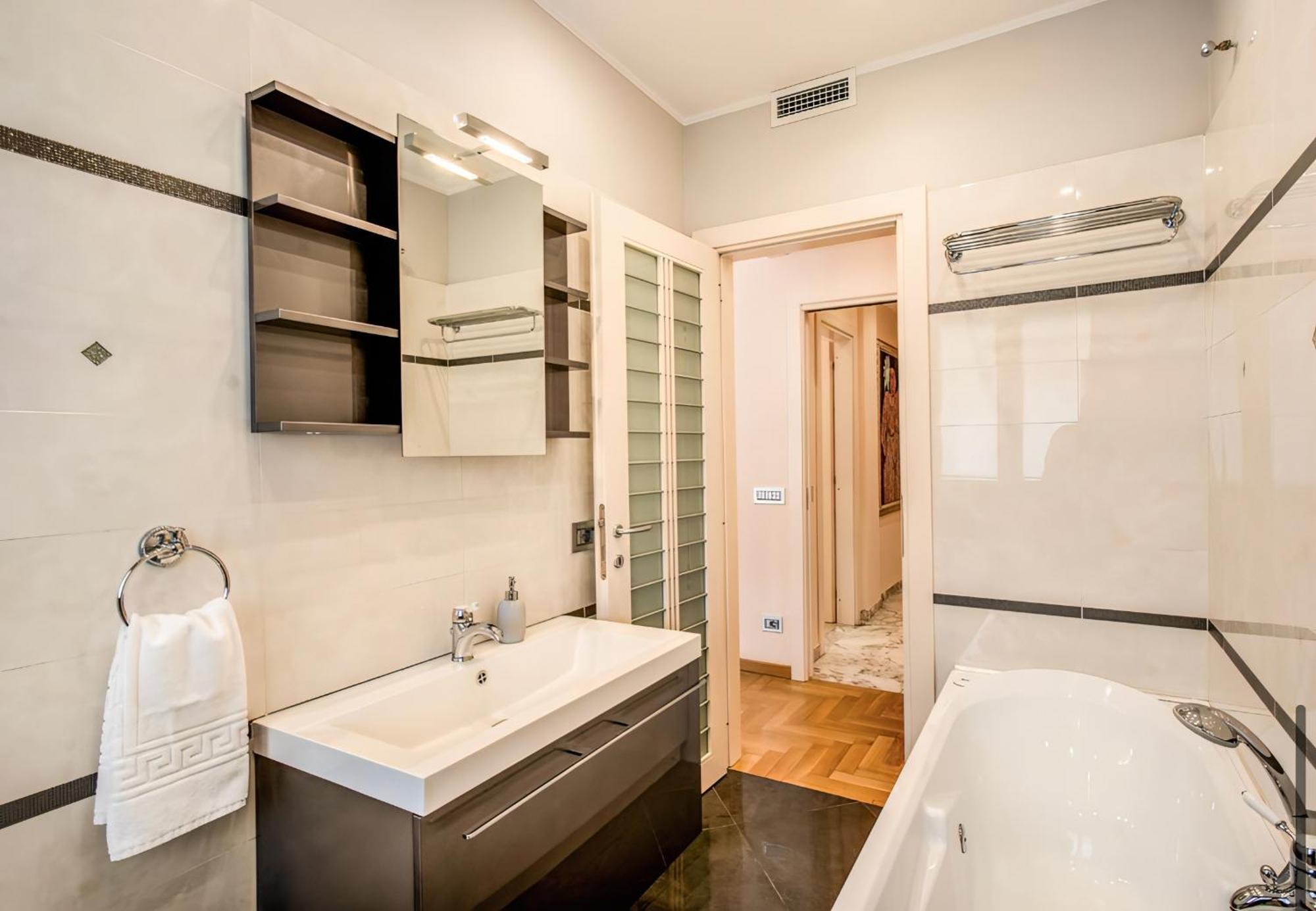 La Dolce Of Via Veneto - Prestigious With Wonderful Terrace In The Historic Center *